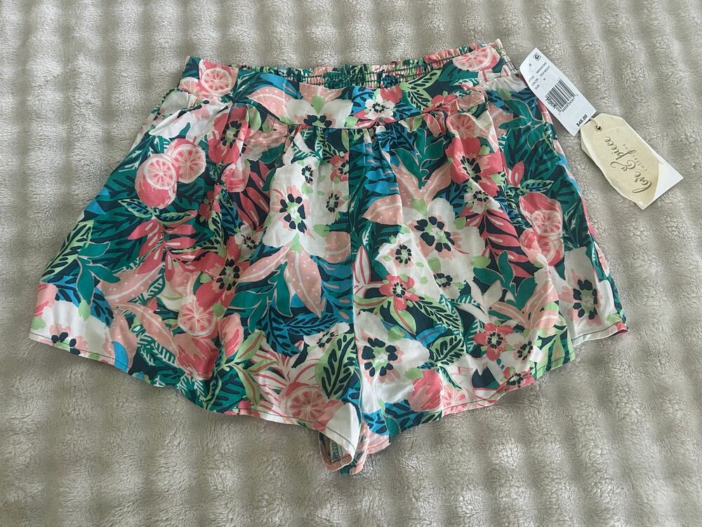 Love & Piece Collective floral shorts woman’s size M #floral #summer